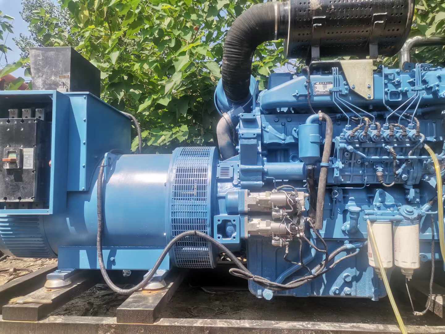 维西详细说明降低 800kW 柴油发电机输出电流波动的方法