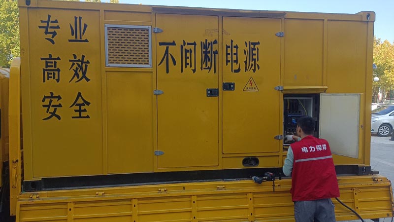 维西柴油发电机组和UPS电源配合使用时，如何避免切换过程中的电力中断？